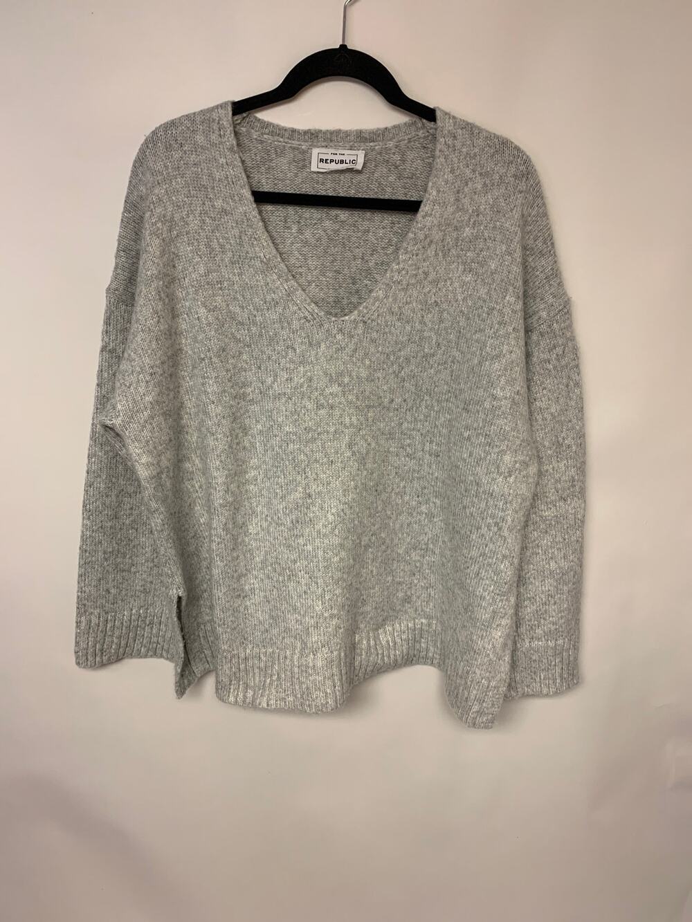 For The Republic Sweater Soft V-Neck Heather Grey Womens SZ XL